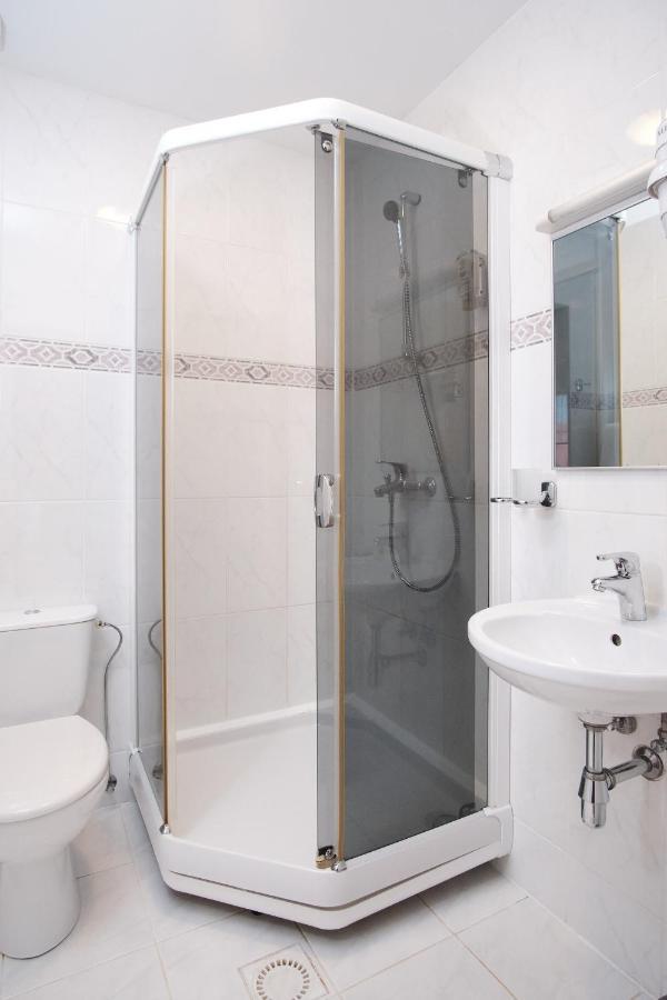 Hotel Pernigele Yelgavkrasty Dış mekan fotoğraf